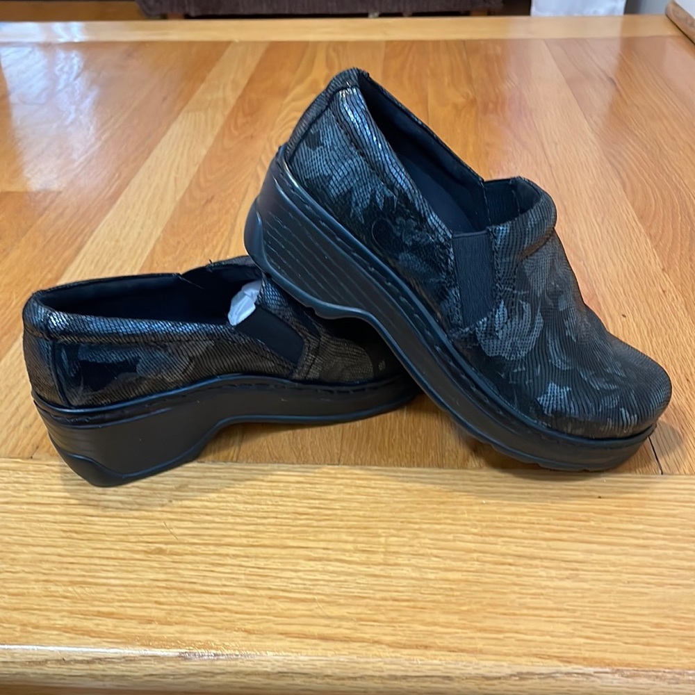 Womens Klogs